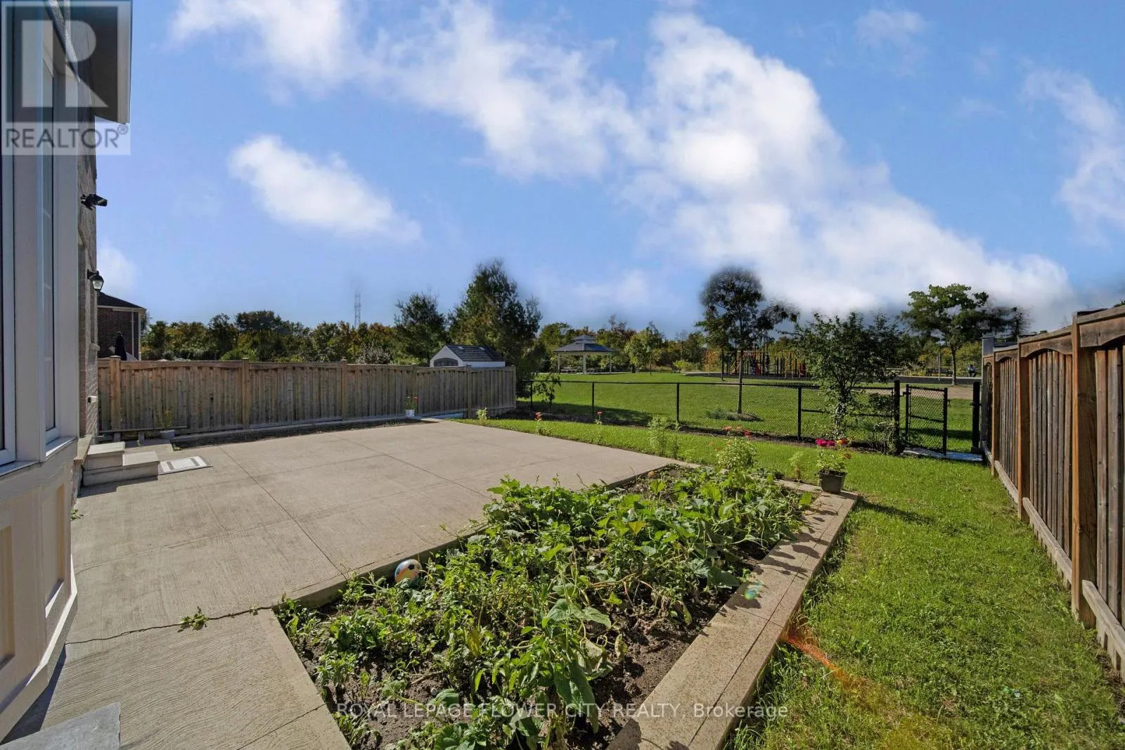 44 YOUNG GARDEN CRESCENT