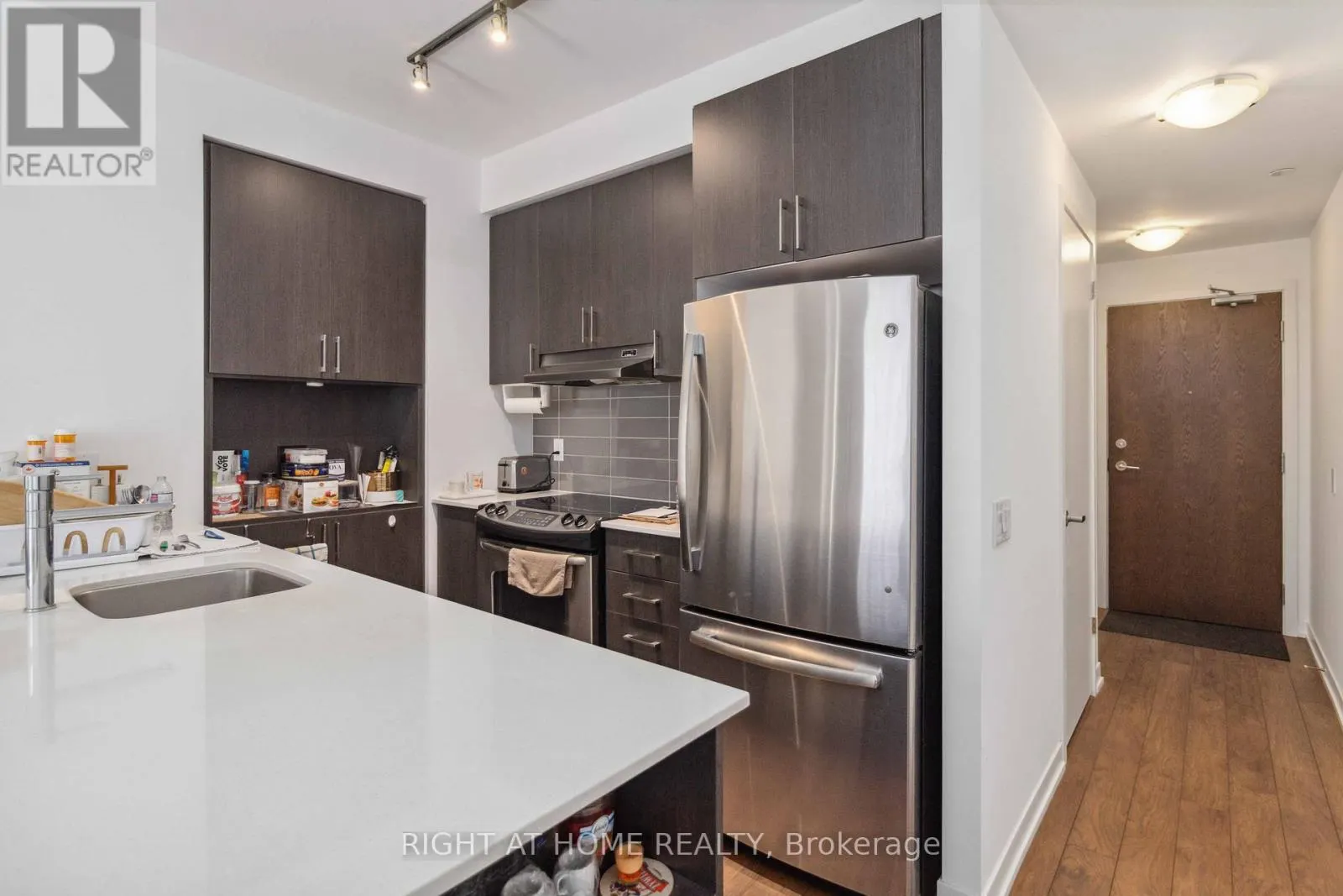 811 - 2560 EGLINTON AVENUE W