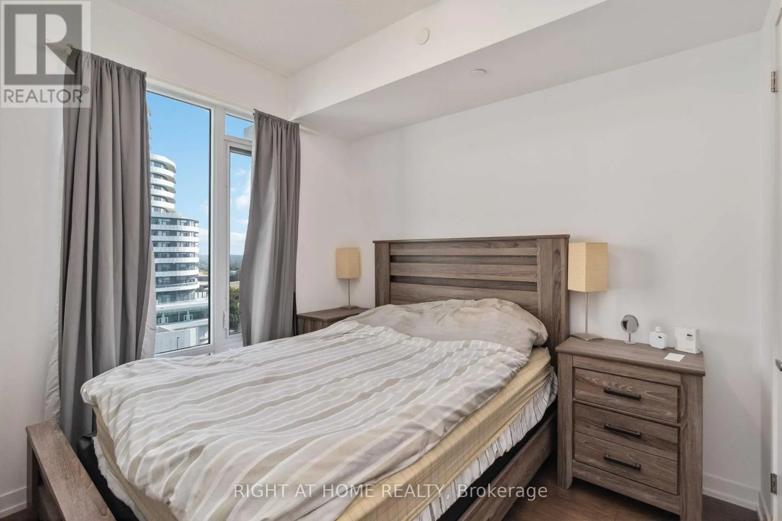 811 - 2560 EGLINTON AVENUE W