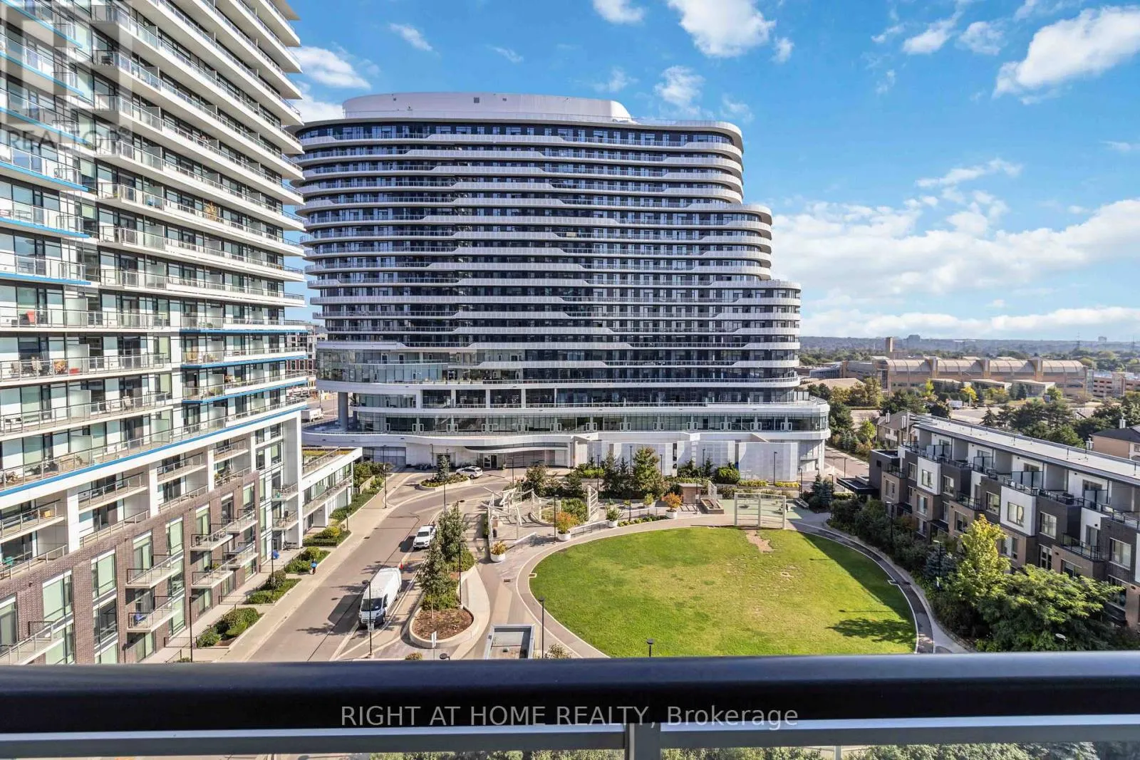 811 - 2560 EGLINTON AVENUE W