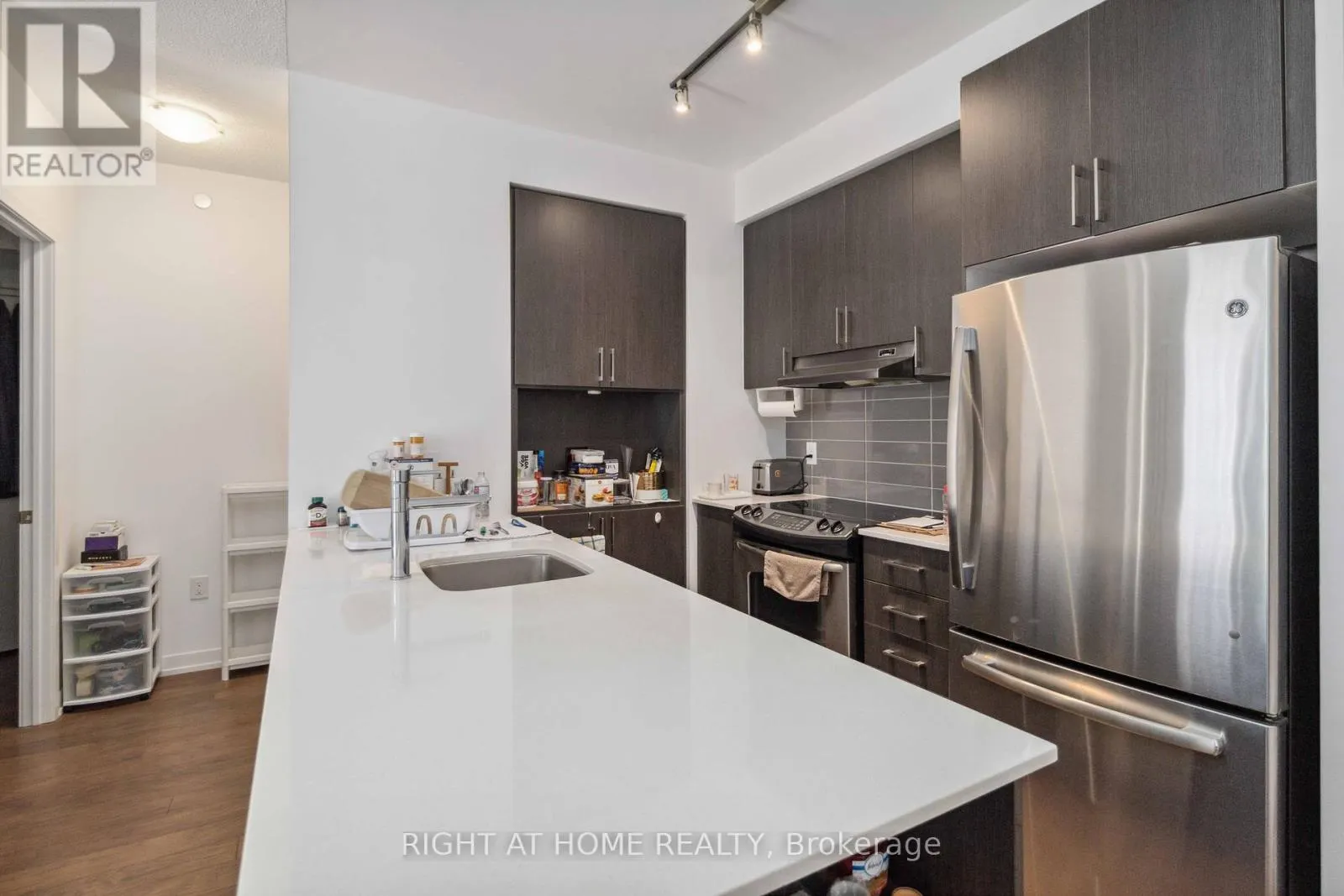 811 - 2560 EGLINTON AVENUE W
