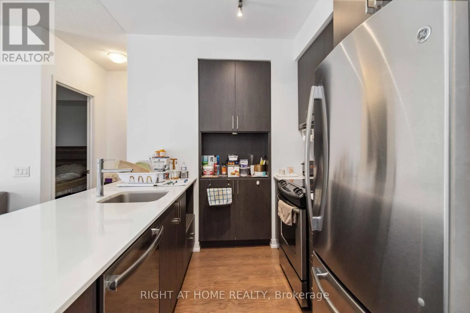 811 - 2560 EGLINTON AVENUE W