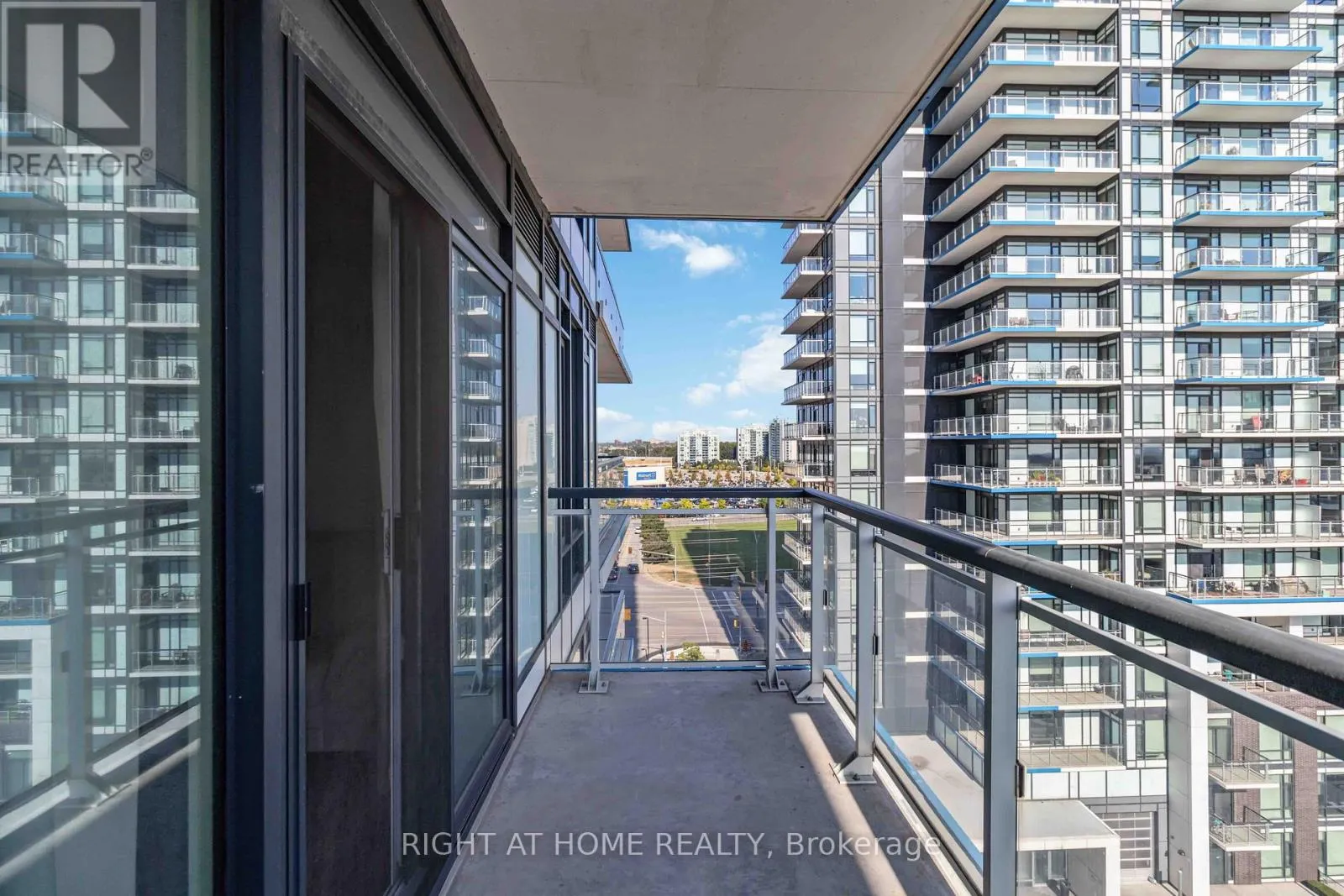 811 - 2560 EGLINTON AVENUE W