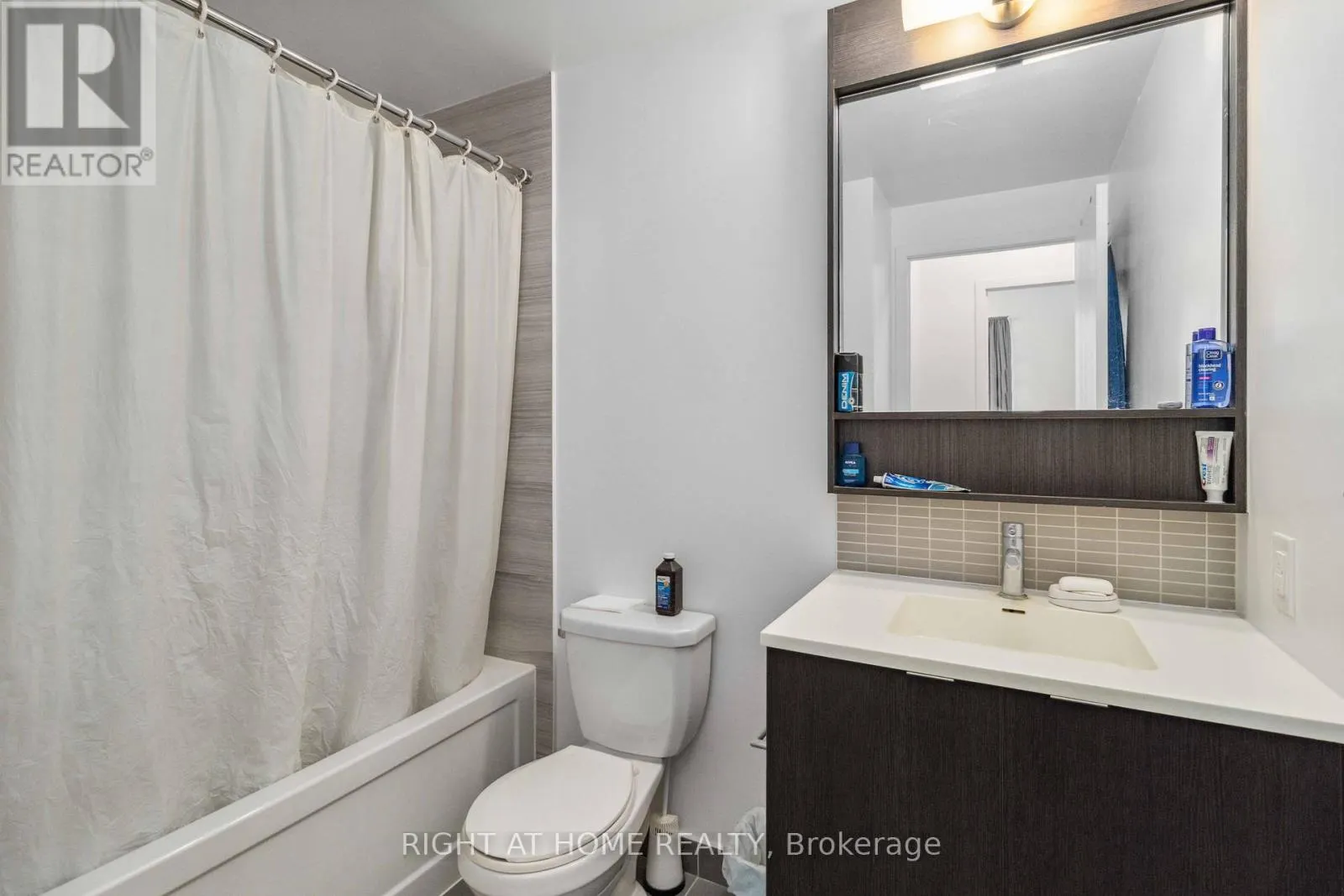 811 - 2560 EGLINTON AVENUE W