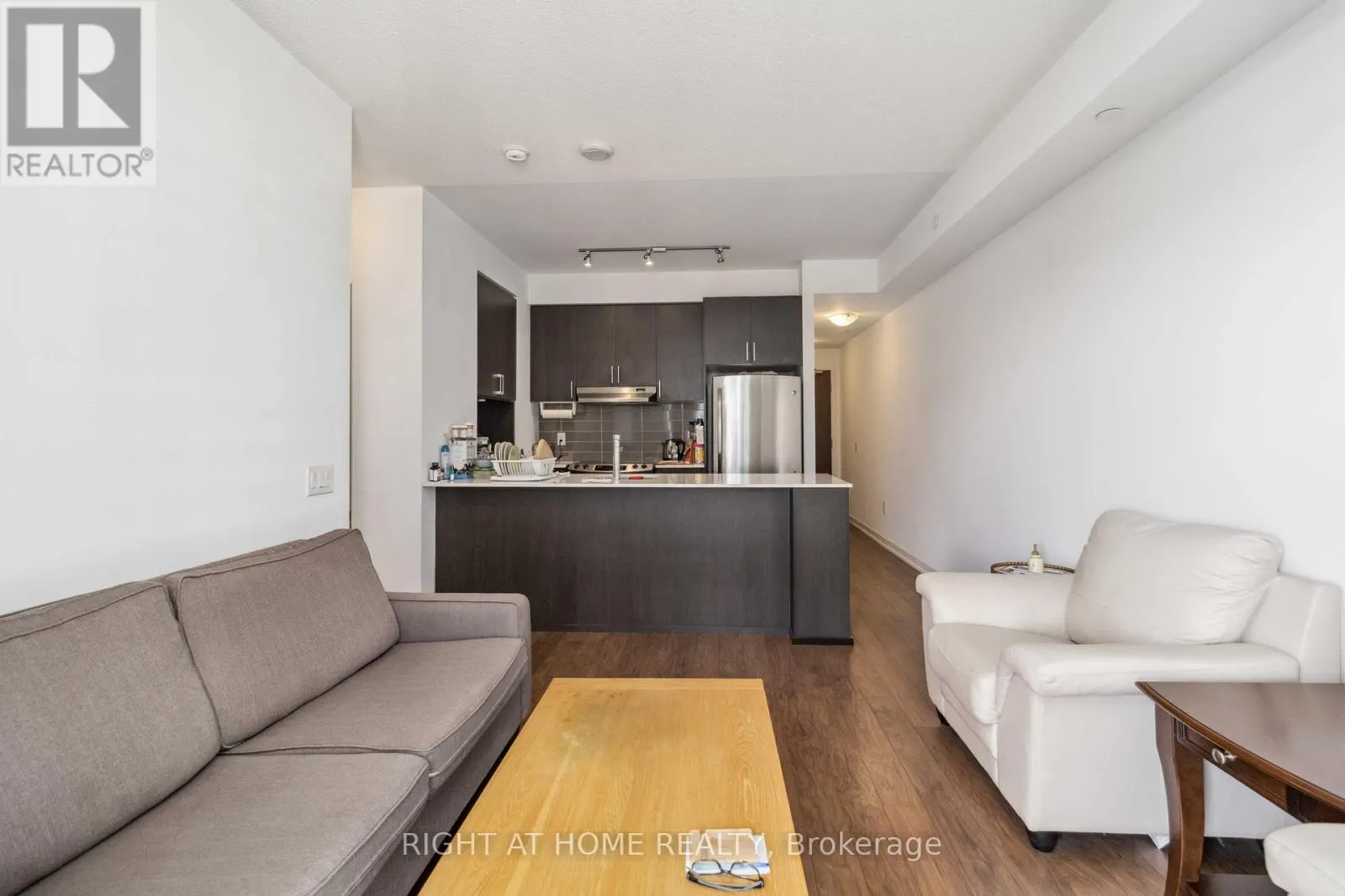811 - 2560 EGLINTON AVENUE W