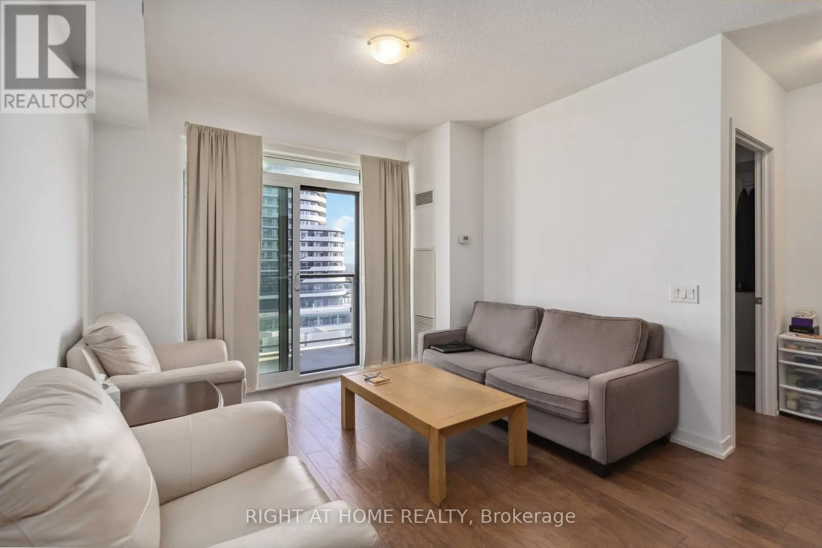 811 - 2560 EGLINTON AVENUE W
