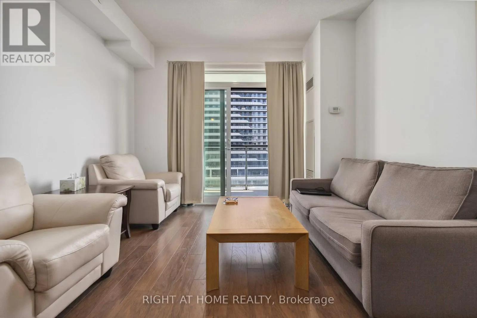 811 - 2560 EGLINTON AVENUE W