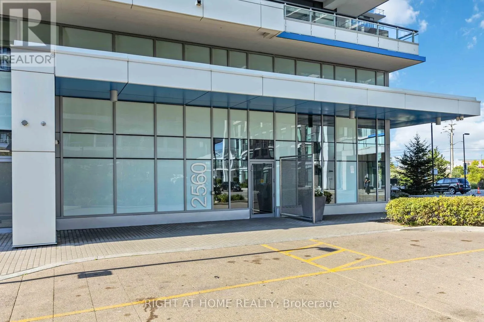 811 - 2560 EGLINTON AVENUE W
