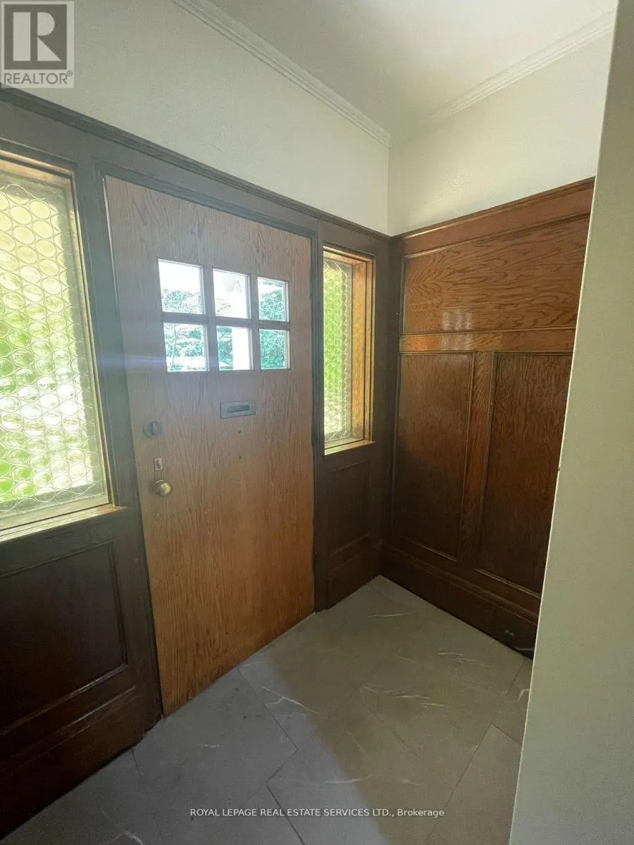 UPPER - 239 ELLIS AVENUE