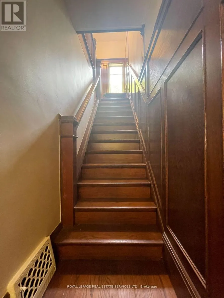 UPPER - 239 ELLIS AVENUE