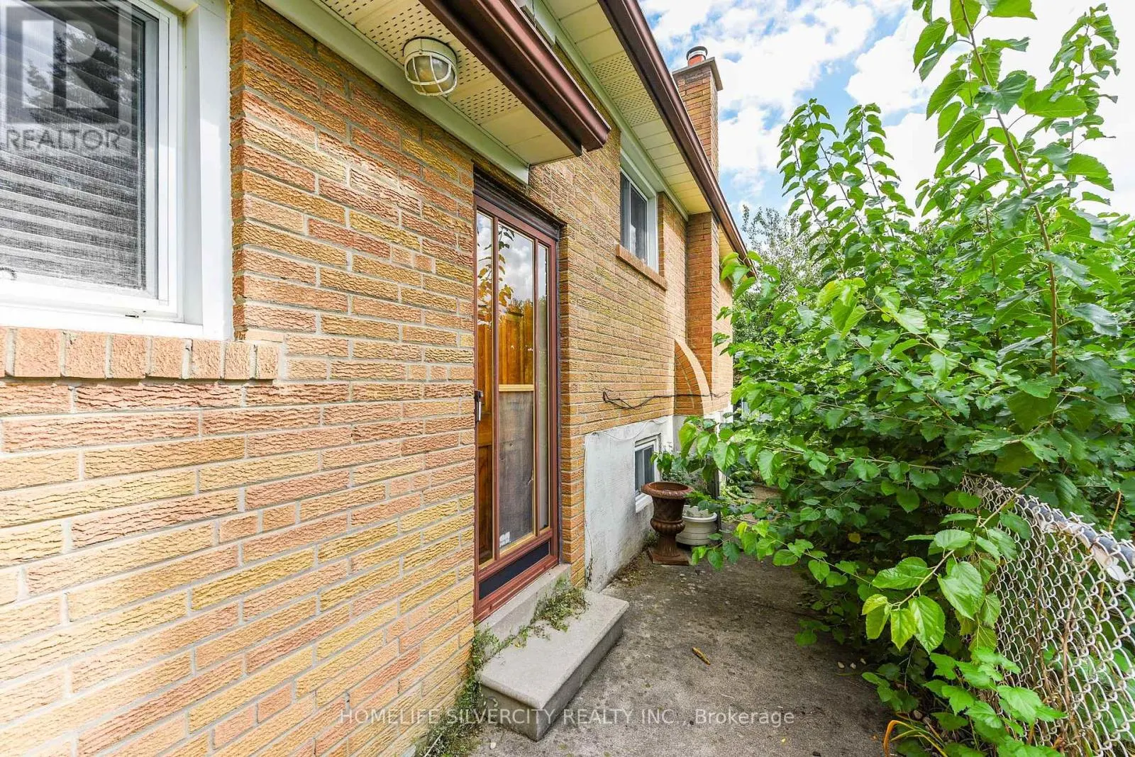 3350 LEHIGH CRESCENT