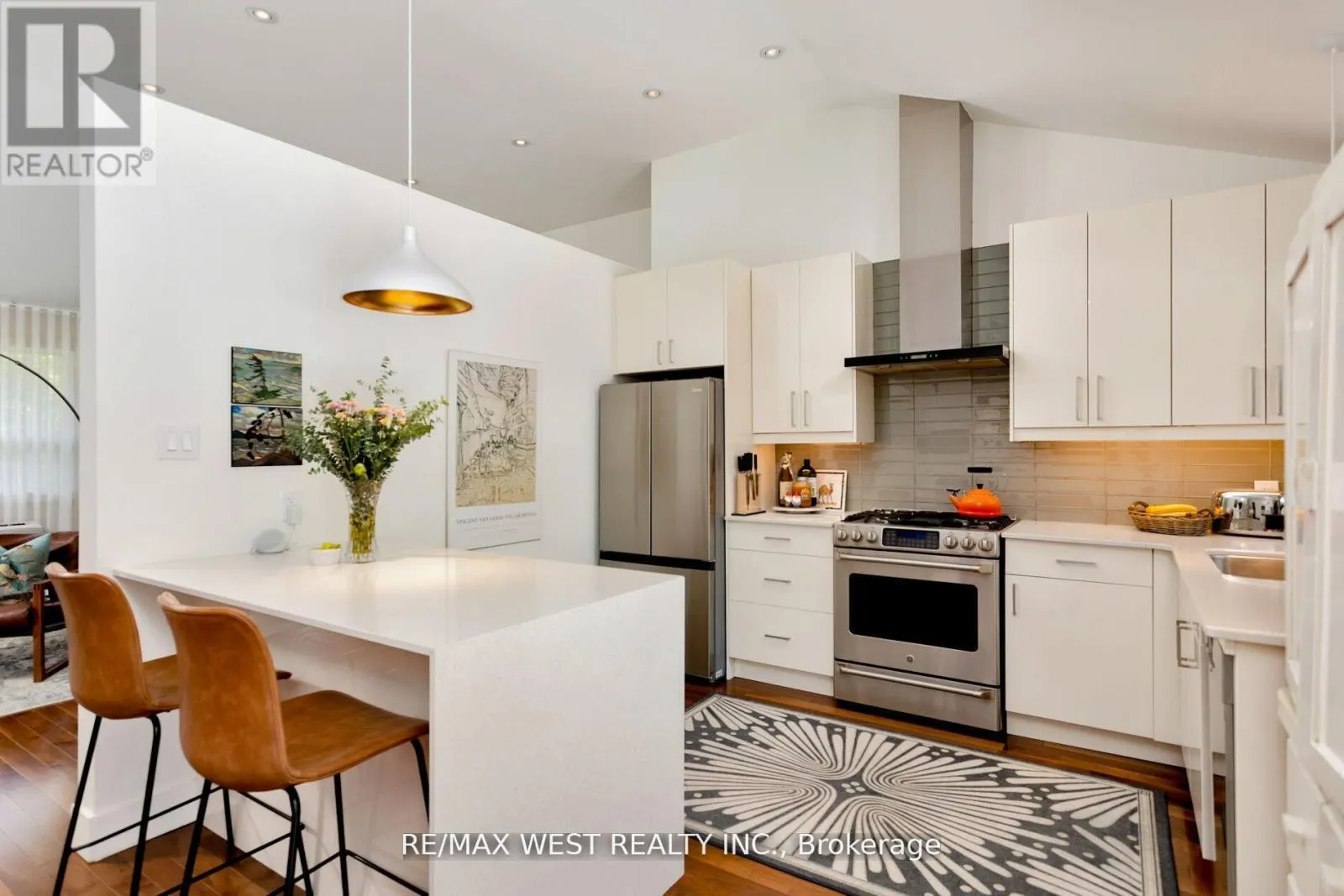 10 VANELLAN COURT