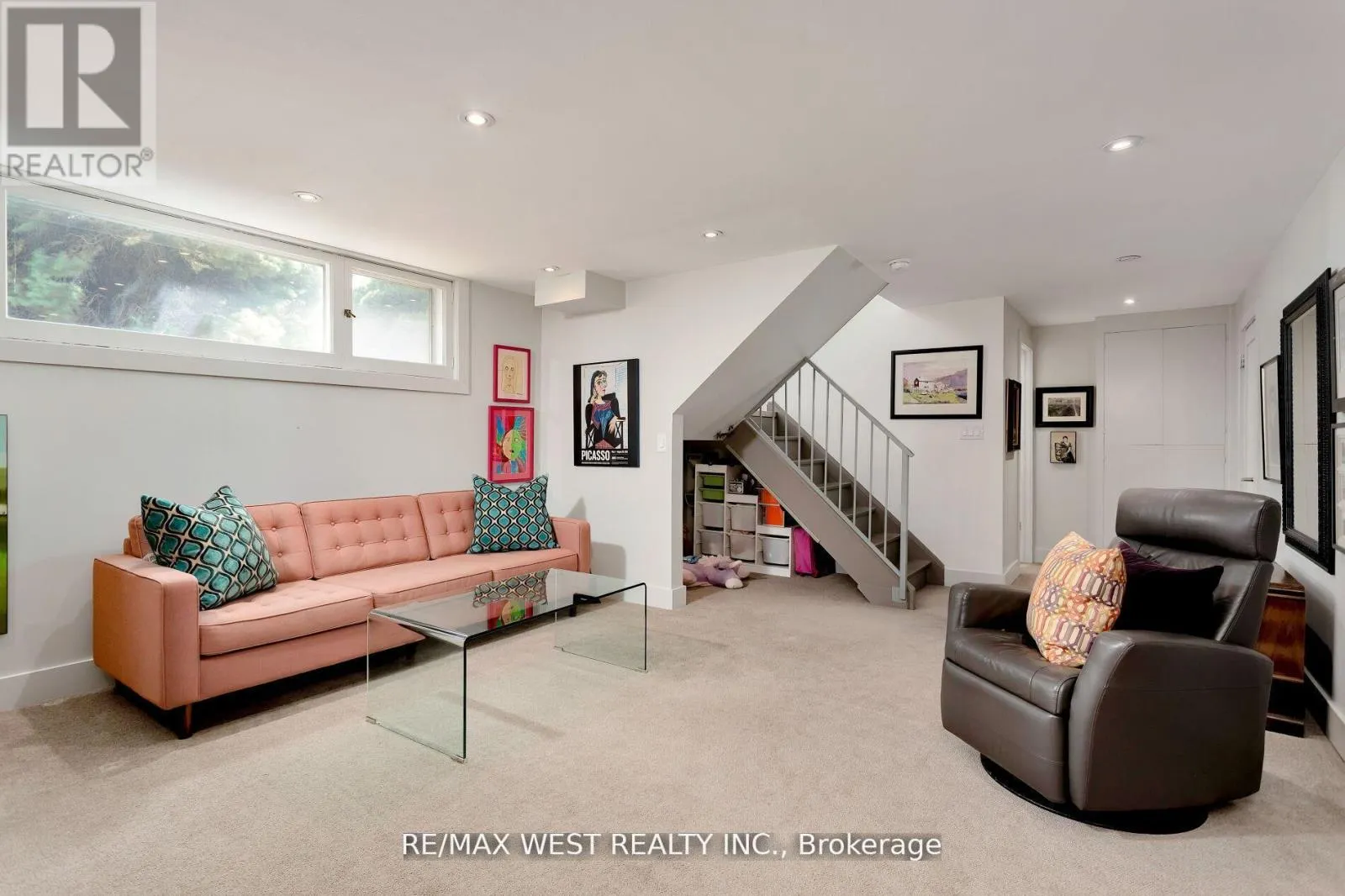 10 VANELLAN COURT