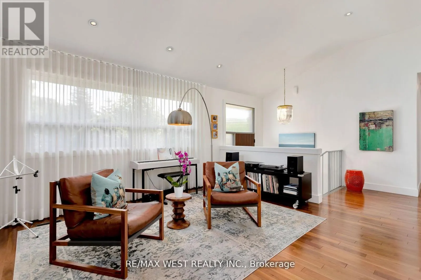 10 VANELLAN COURT