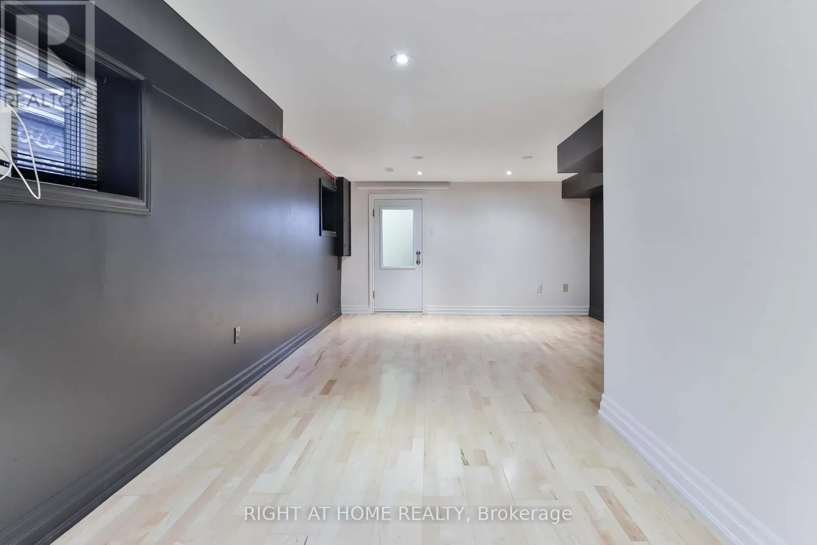 BSMT - 215A CHAMBERS AVENUE