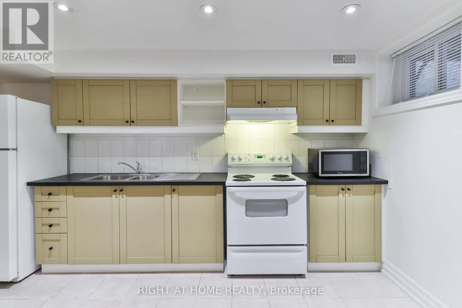 BSMT - 215A CHAMBERS AVENUE