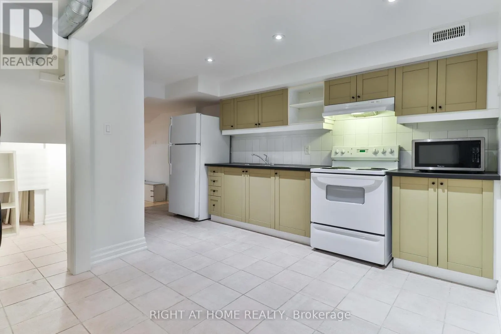 BSMT - 215A CHAMBERS AVENUE