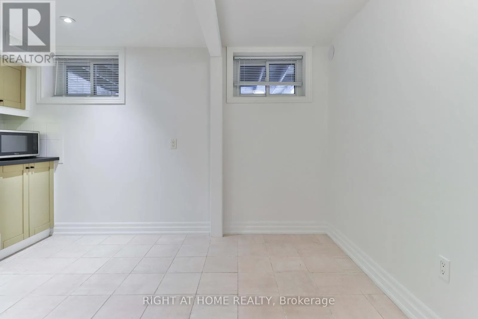 BSMT - 215A CHAMBERS AVENUE