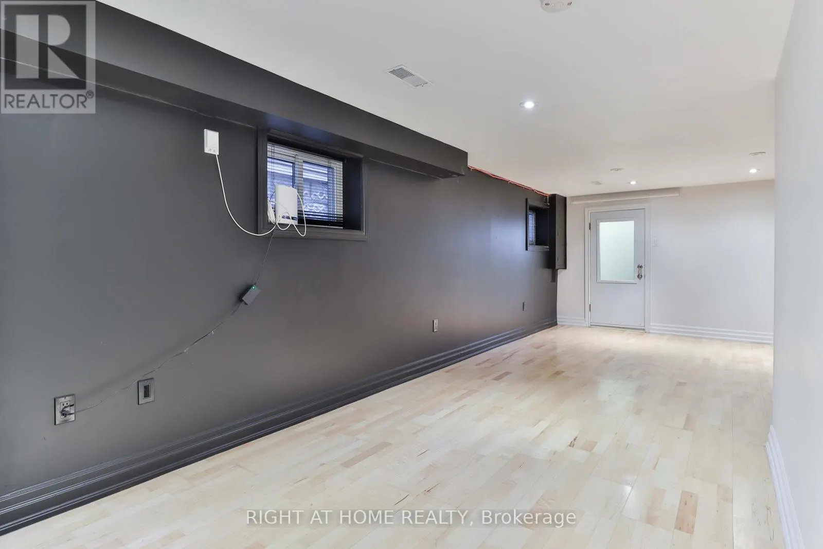 BSMT - 215A CHAMBERS AVENUE