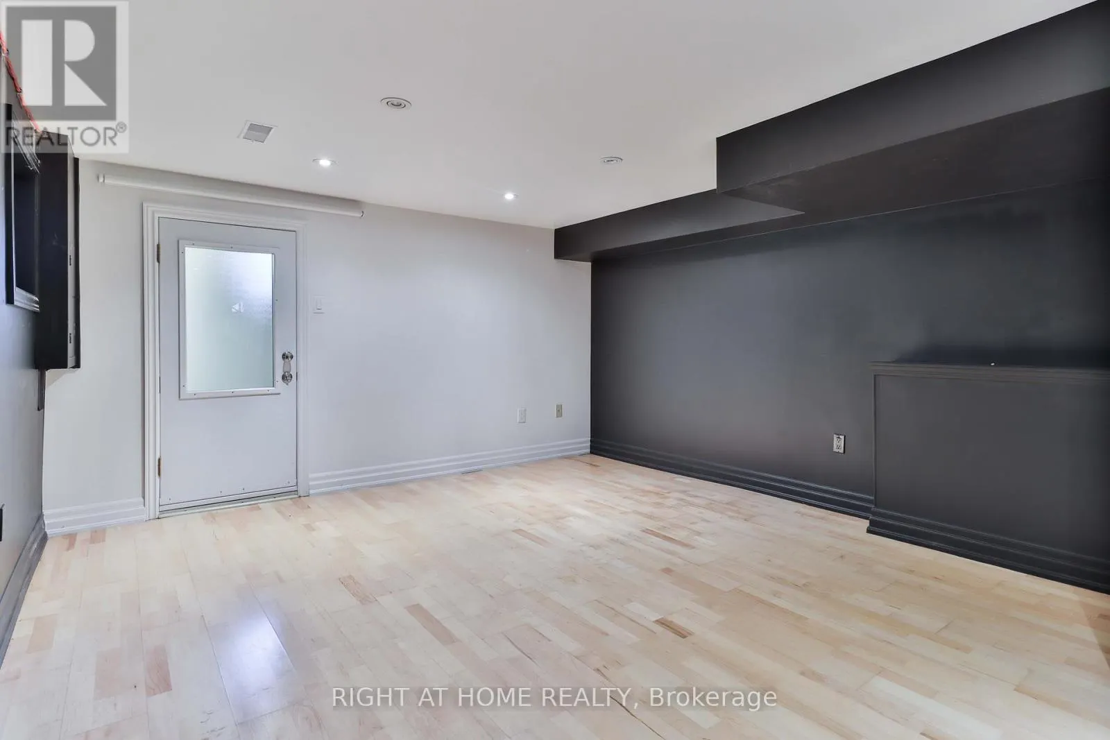 BSMT - 215A CHAMBERS AVENUE
