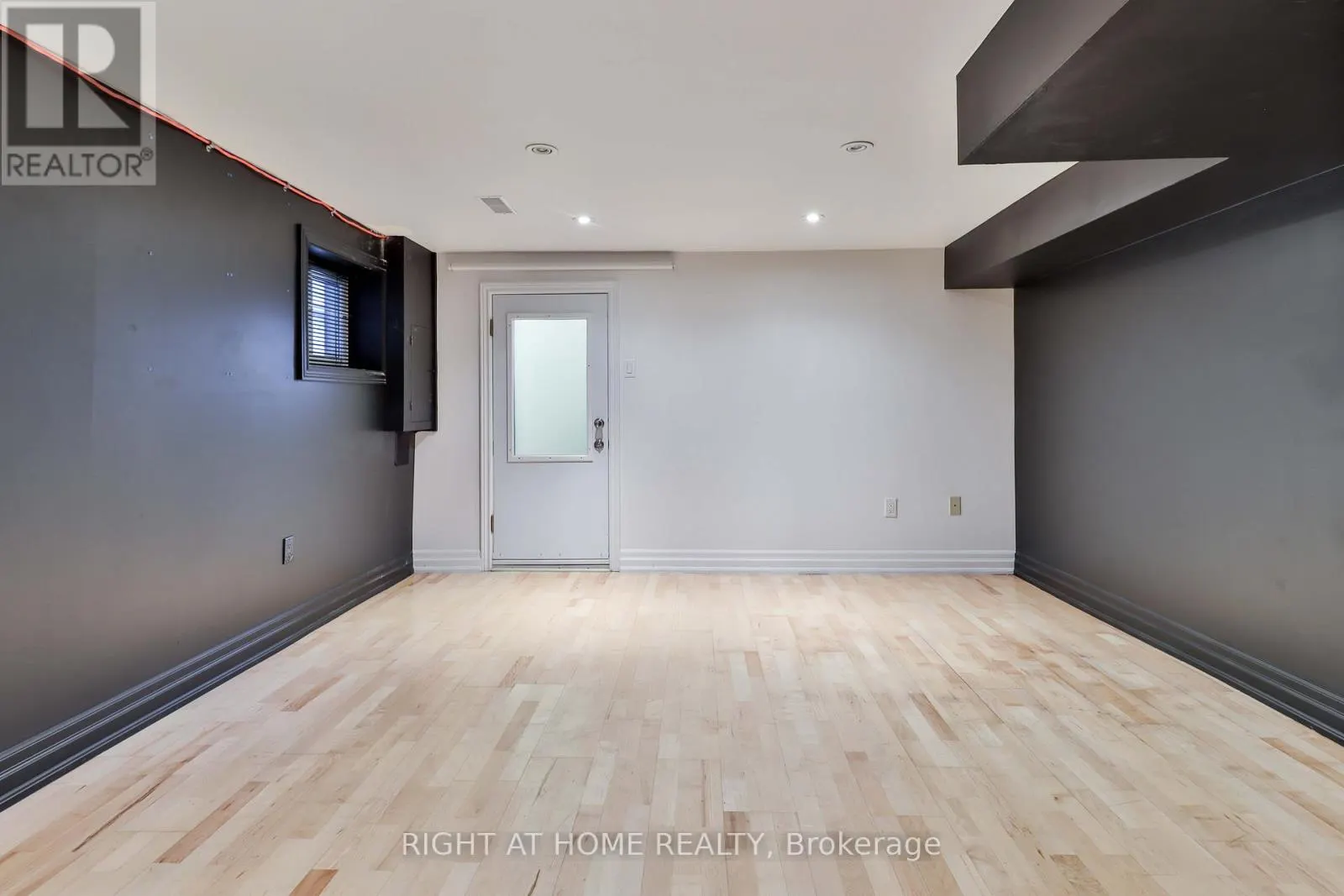 BSMT - 215A CHAMBERS AVENUE