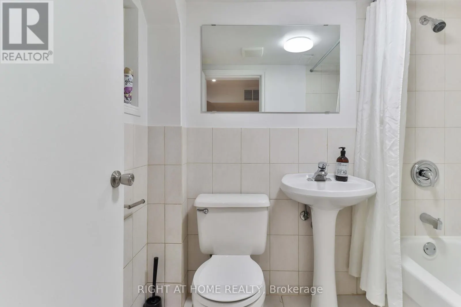 BSMT - 215A CHAMBERS AVENUE