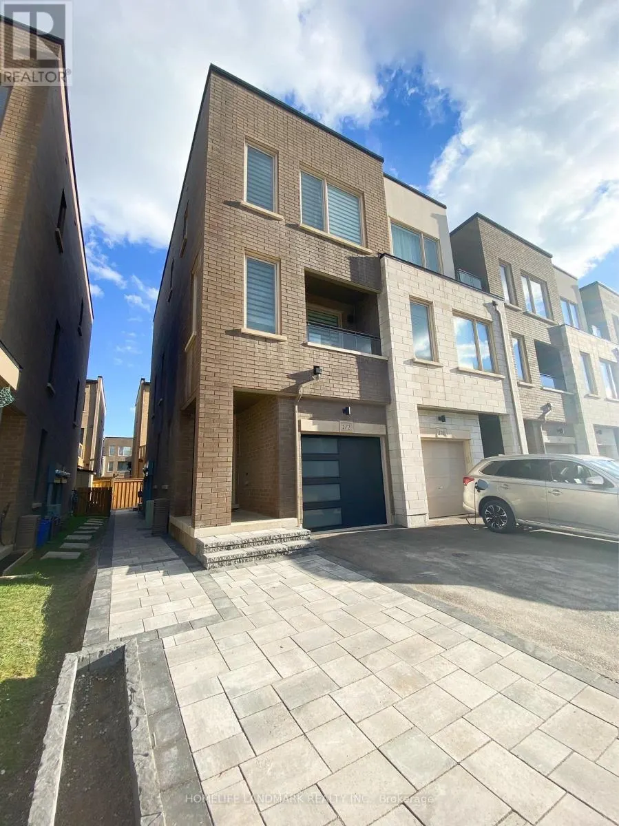 172 SQUIRE CRESCENT