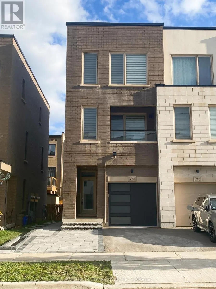 172 SQUIRE CRESCENT