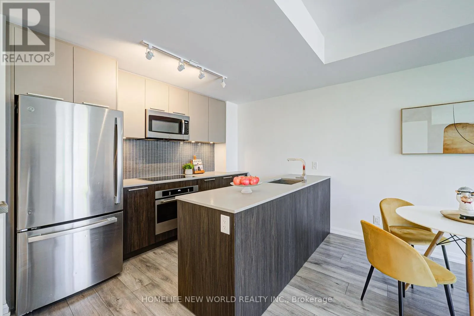TH 18 - 10 BRIN DRIVE