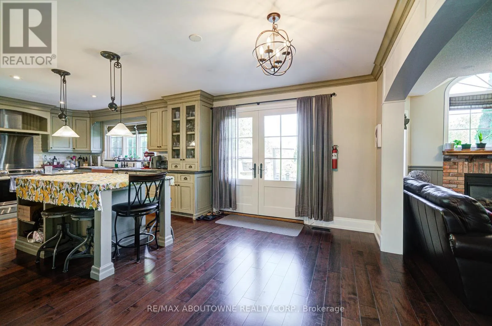 2193 MEADOWLAND DRIVE