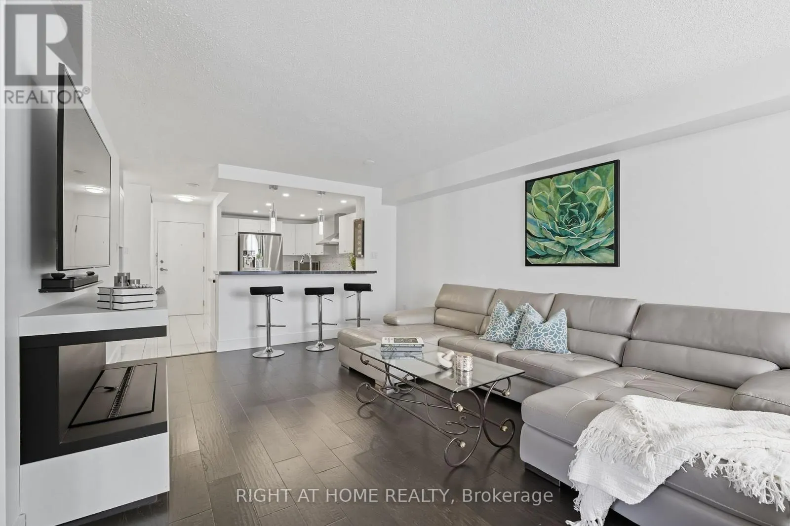 706 - 300 WEBB DRIVE