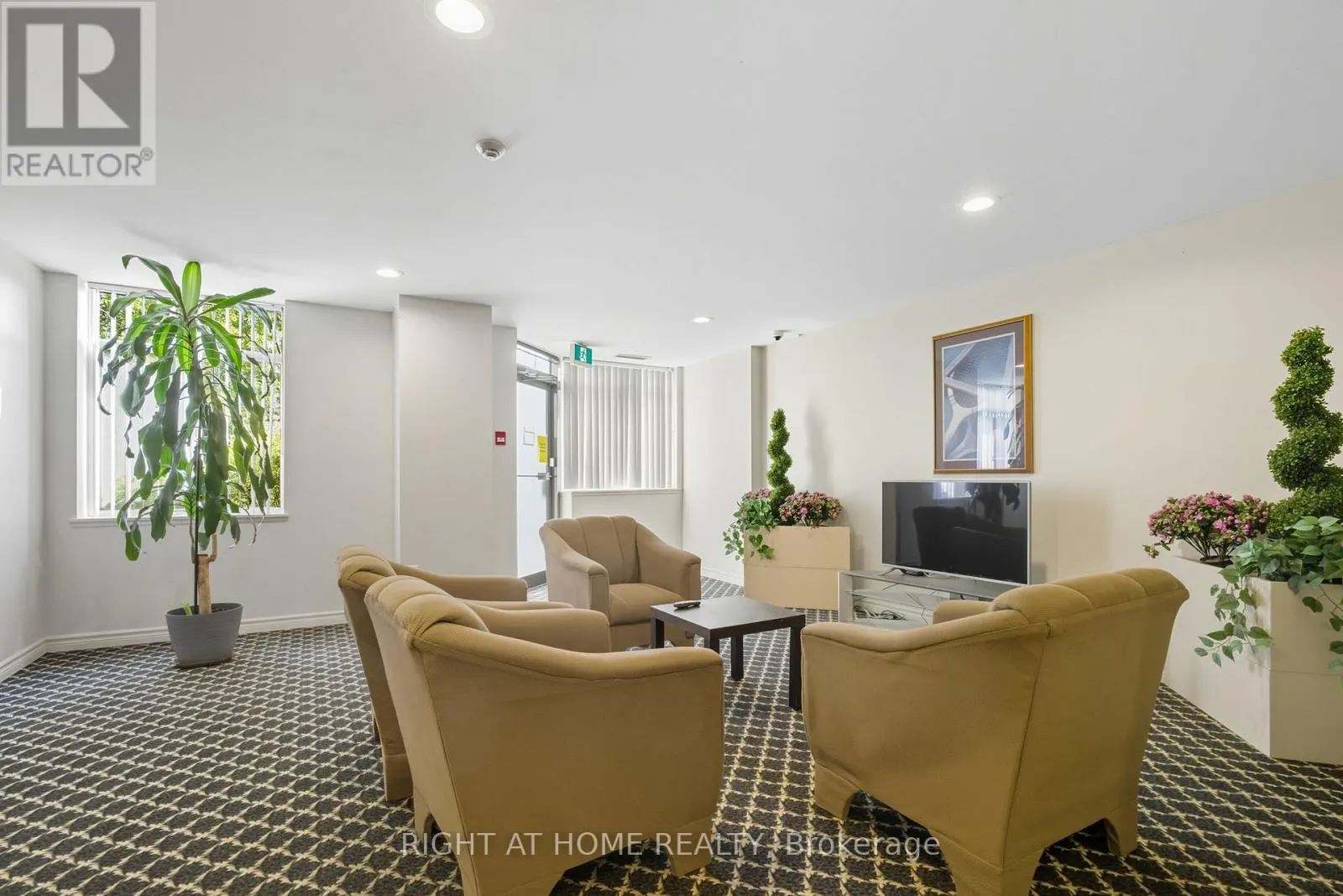 706 - 300 WEBB DRIVE