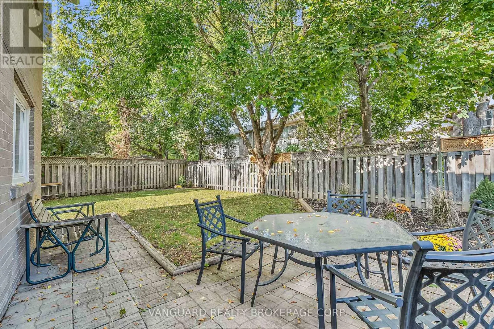 61 GAMBELLO CRESCENT