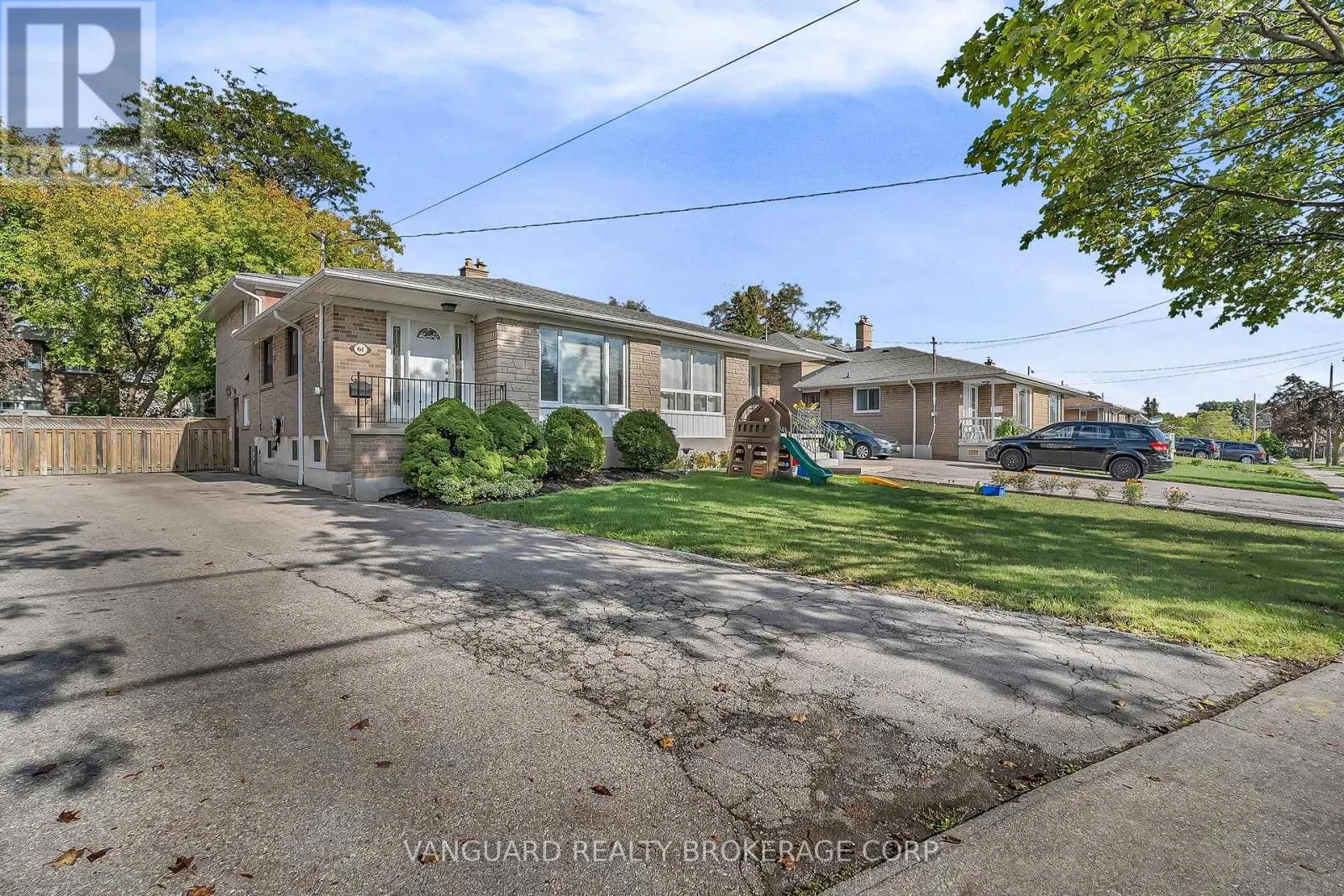 61 GAMBELLO CRESCENT