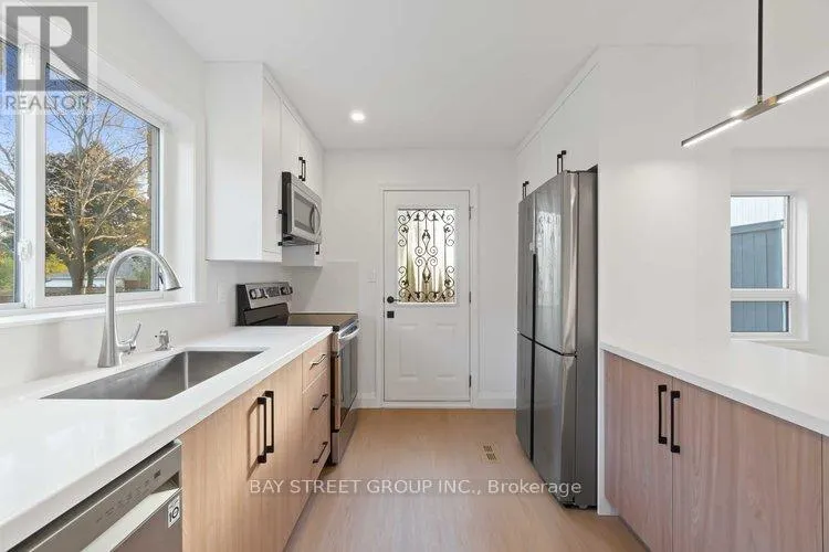 1372 FREEPORT DRIVE