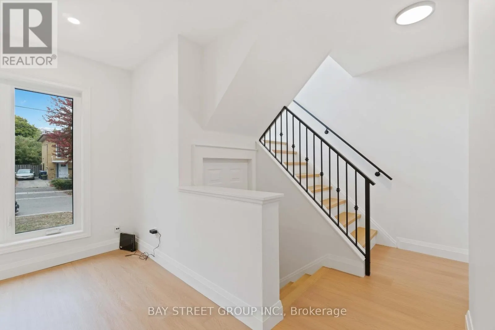 1372 FREEPORT DRIVE