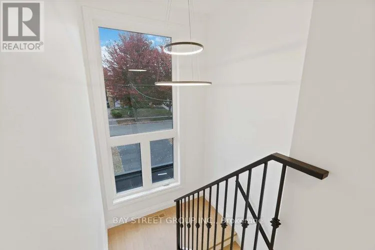 1372 FREEPORT DRIVE
