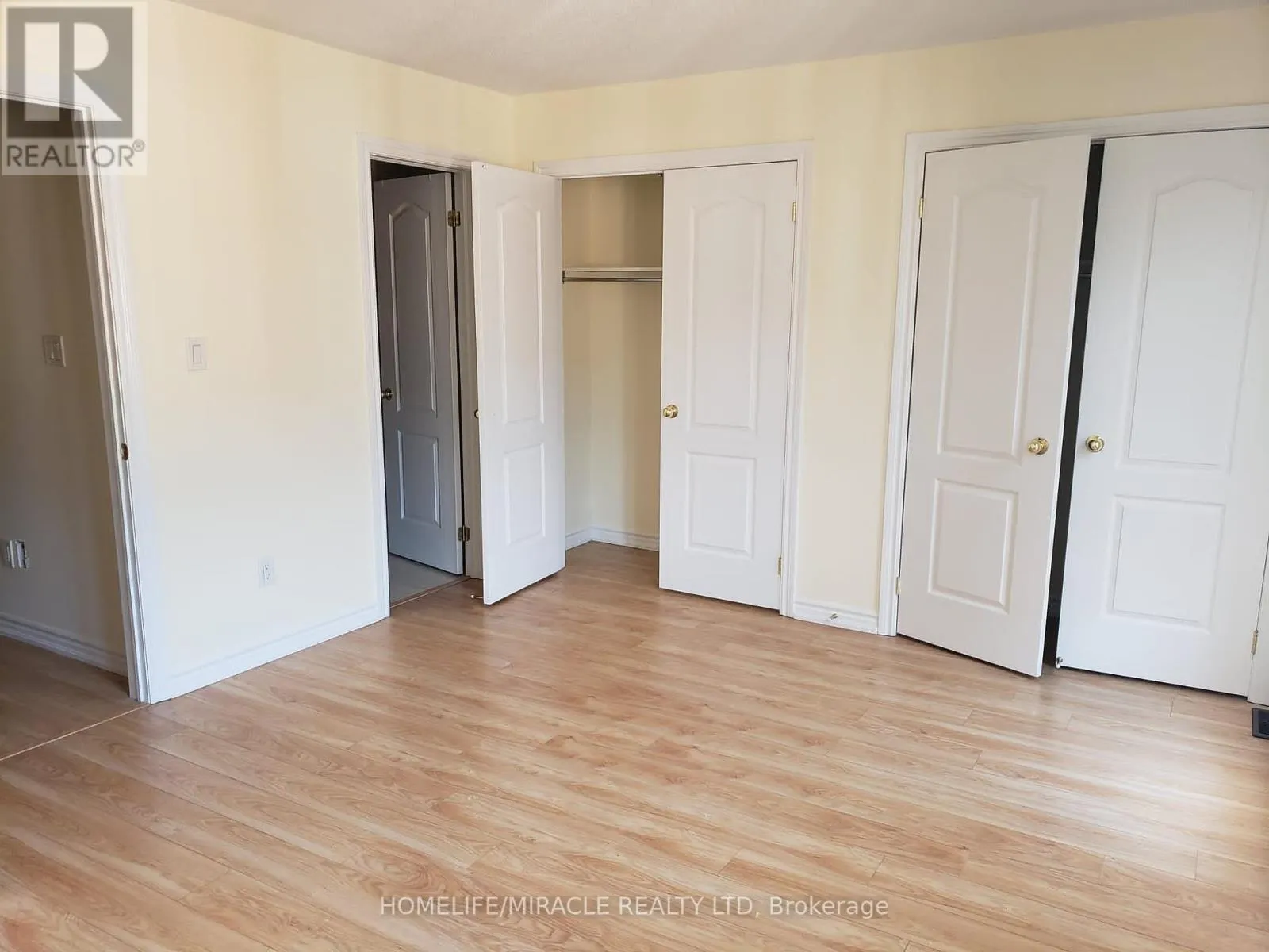 11 SHIFF CRESCENT