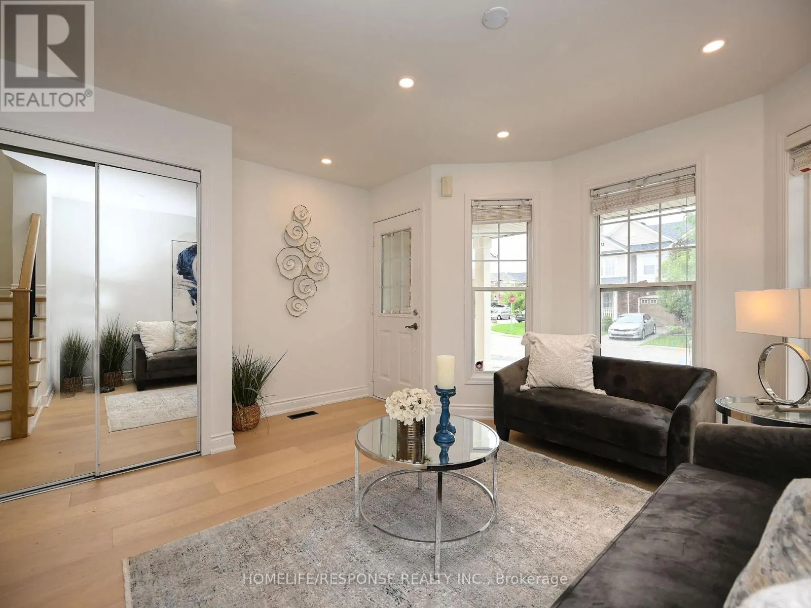 1119 KELLY GATE