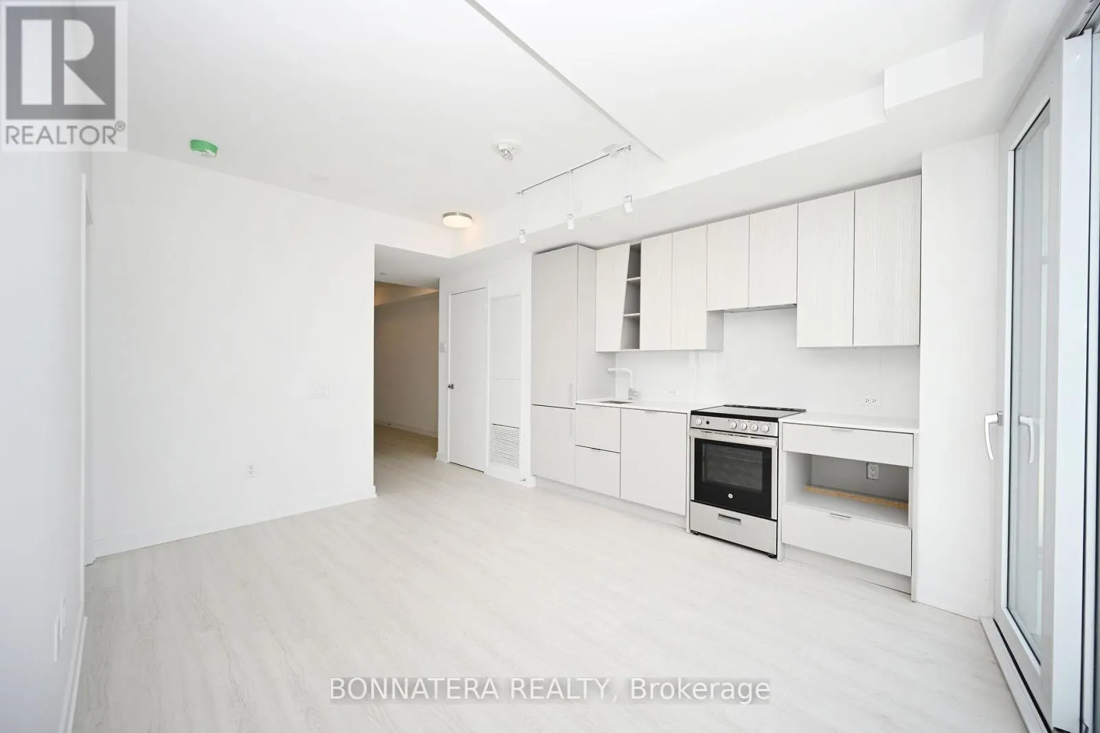 2808 - 3883 QUARTZ ROAD