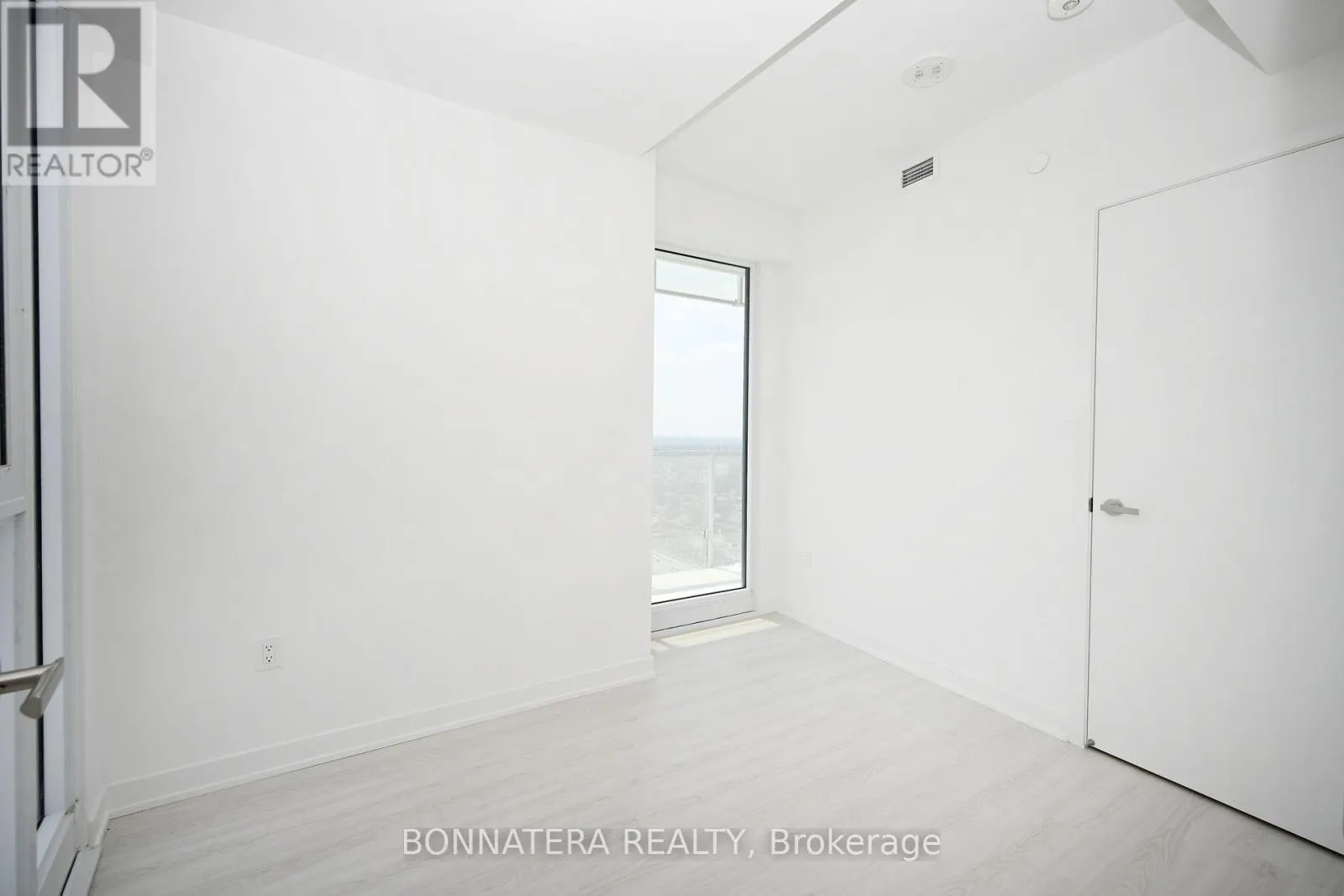 2808 - 3883 QUARTZ ROAD