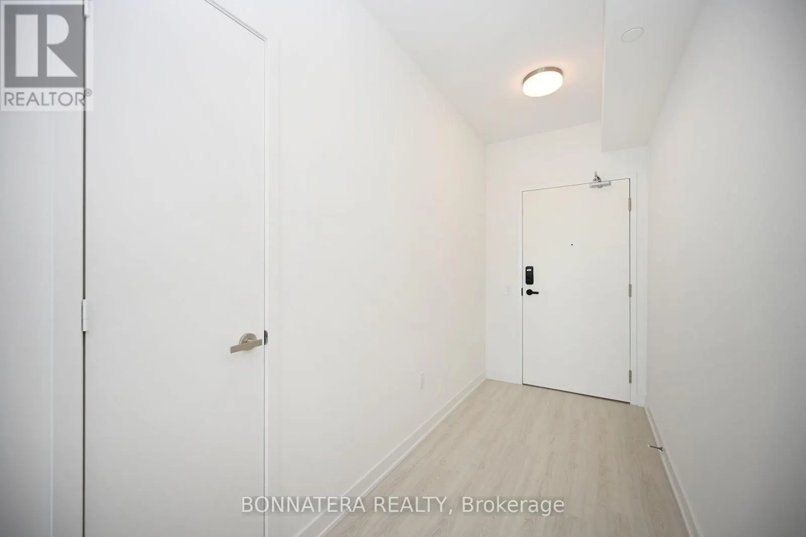 2808 - 3883 QUARTZ ROAD