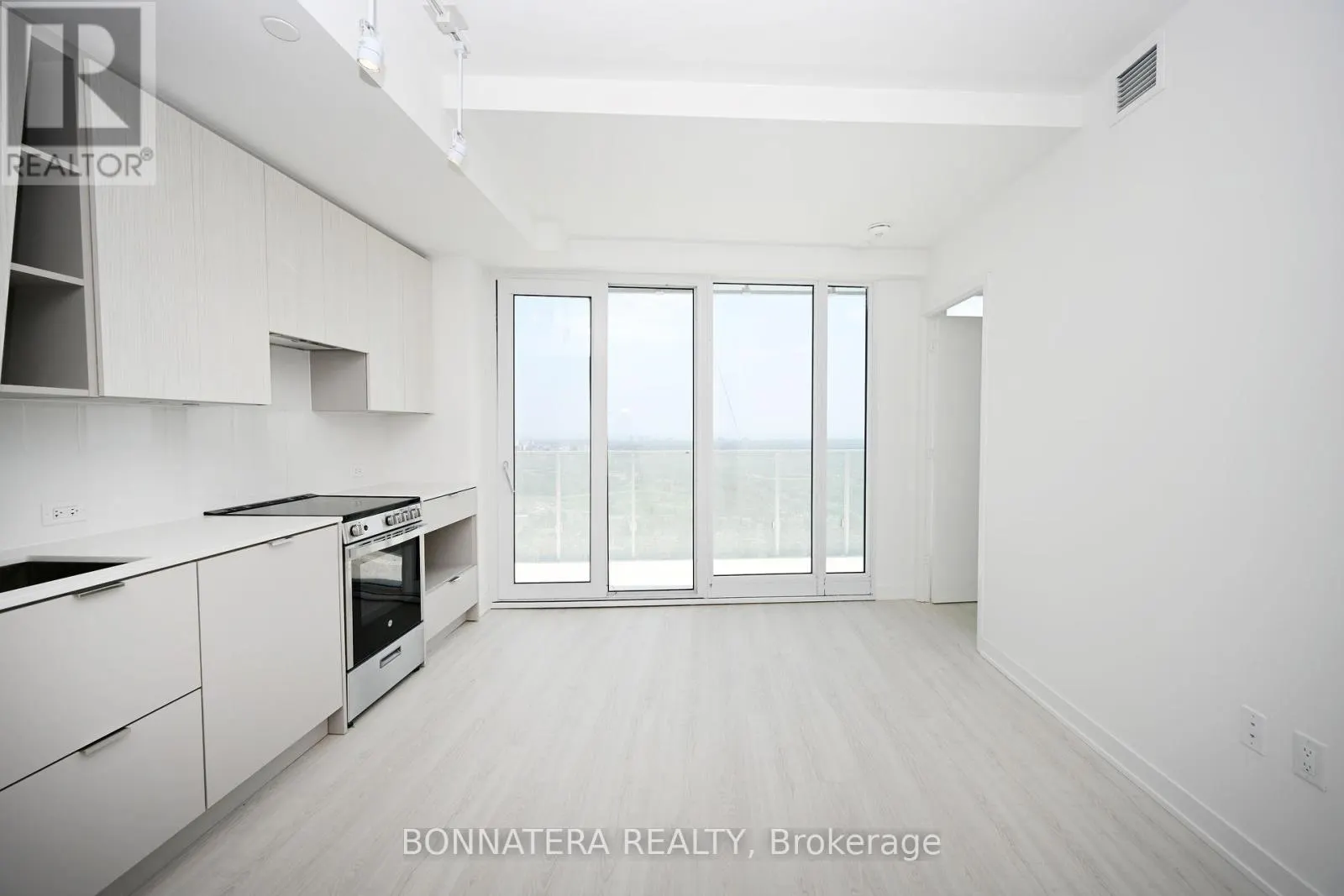 2808 - 3883 QUARTZ ROAD