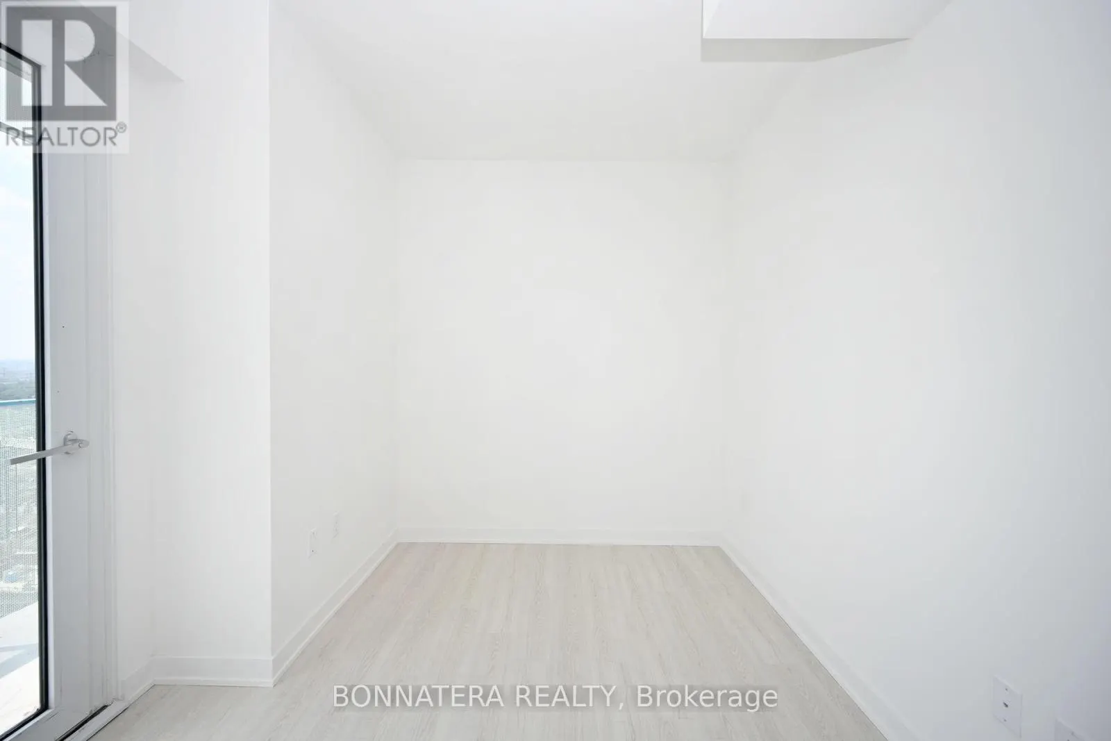 2808 - 3883 QUARTZ ROAD