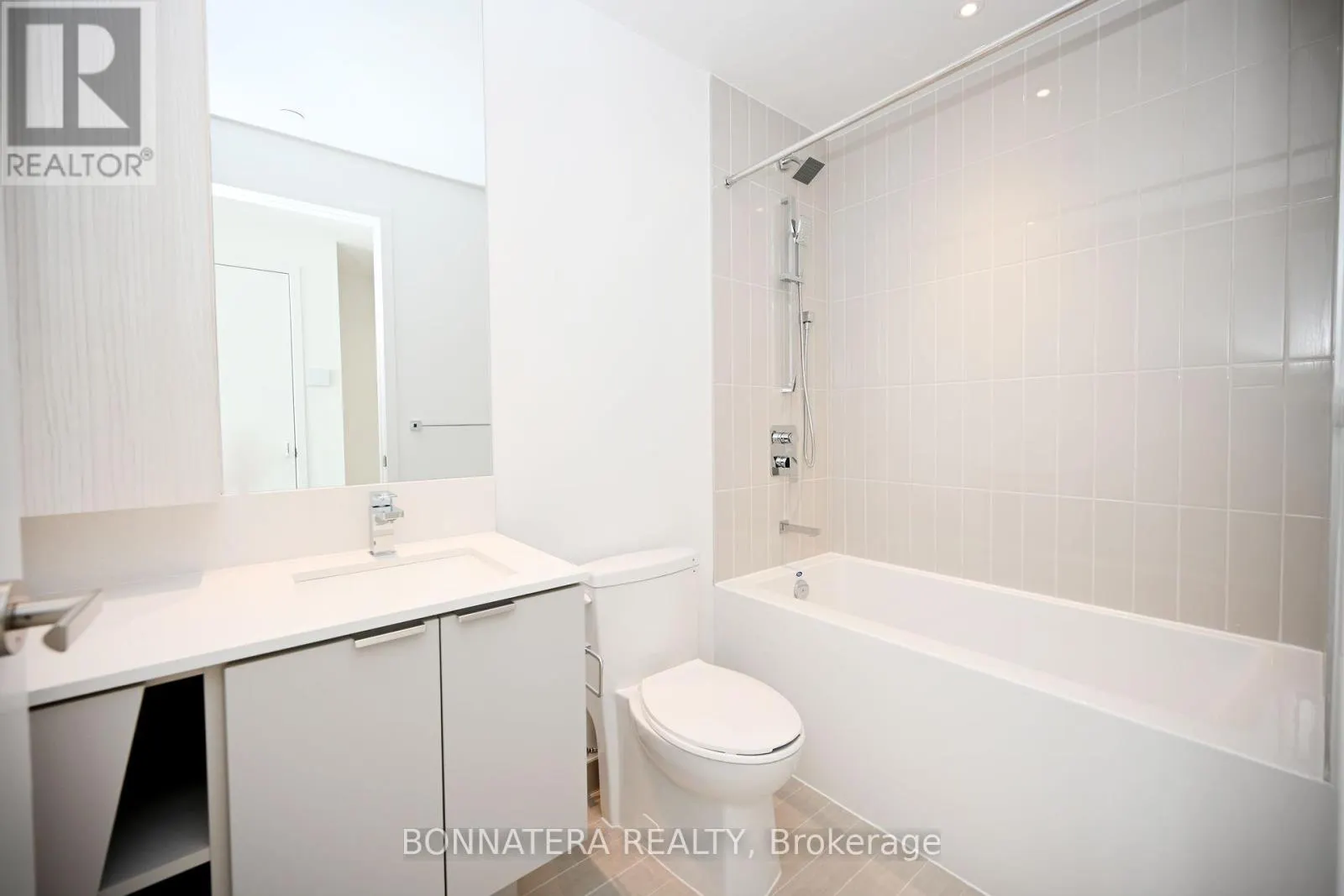 2808 - 3883 QUARTZ ROAD