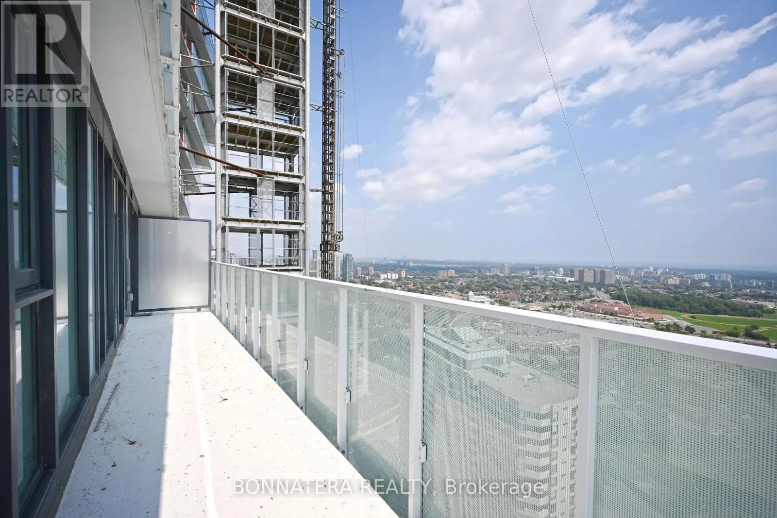 2808 - 3883 QUARTZ ROAD