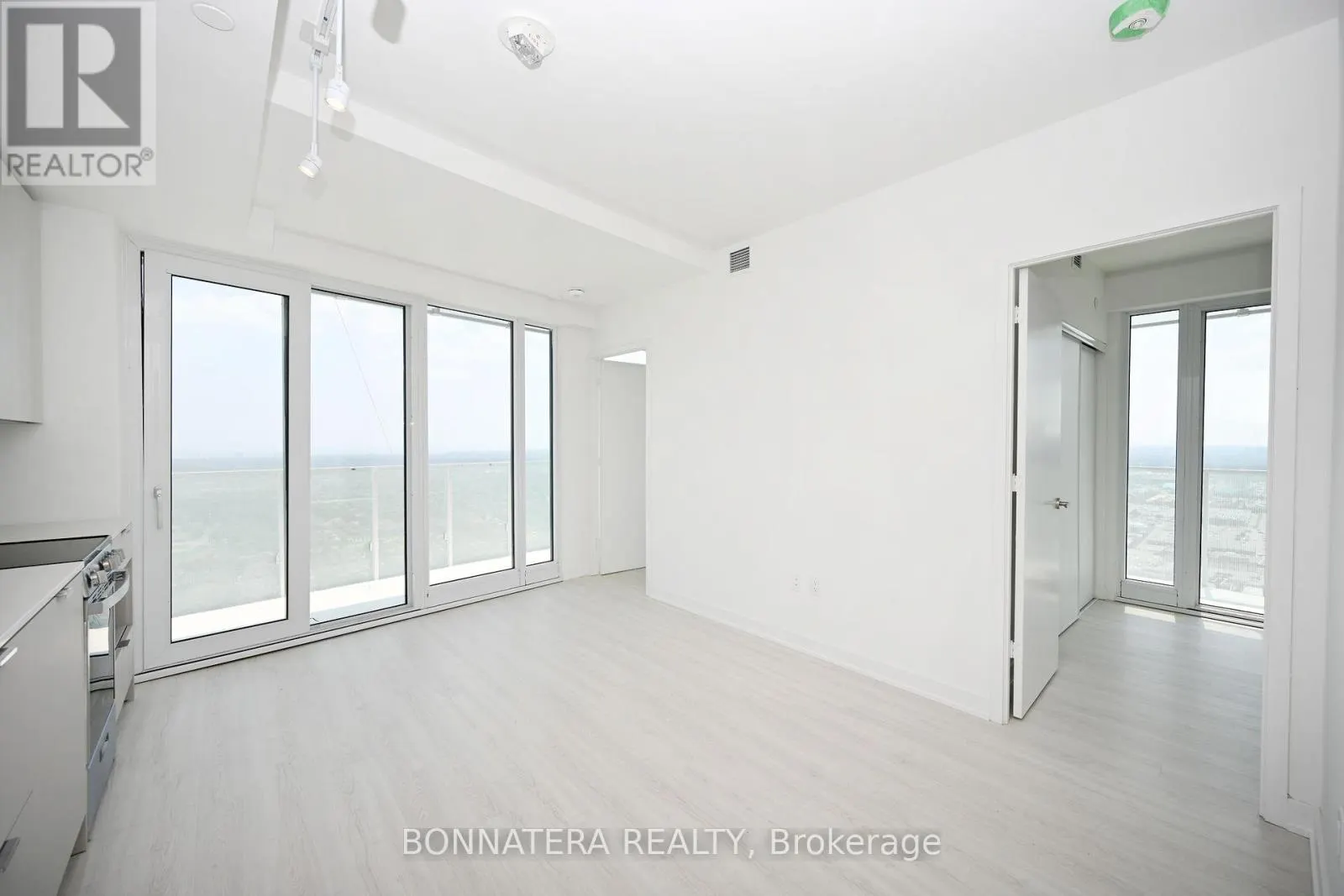 2808 - 3883 QUARTZ ROAD