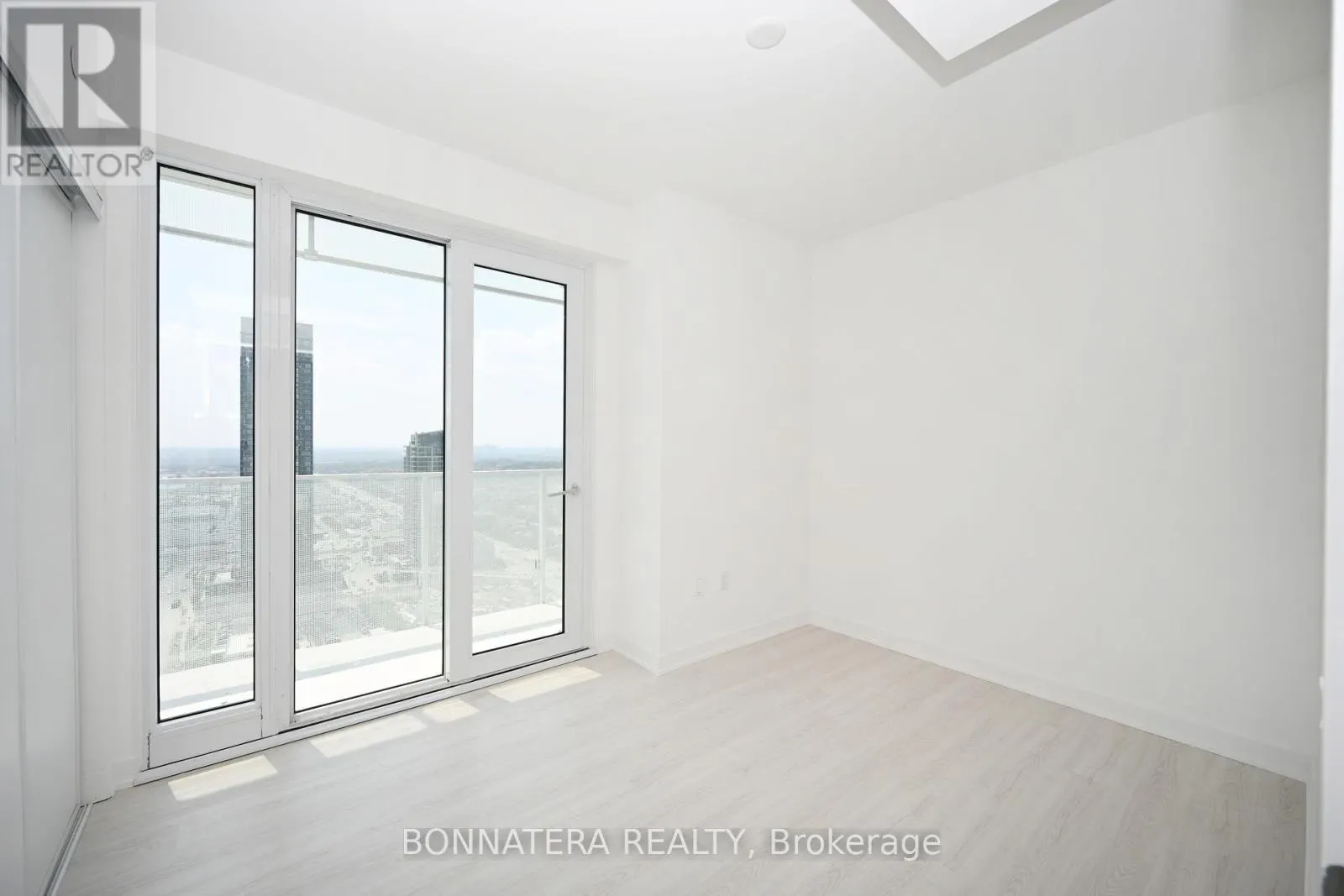 2808 - 3883 QUARTZ ROAD