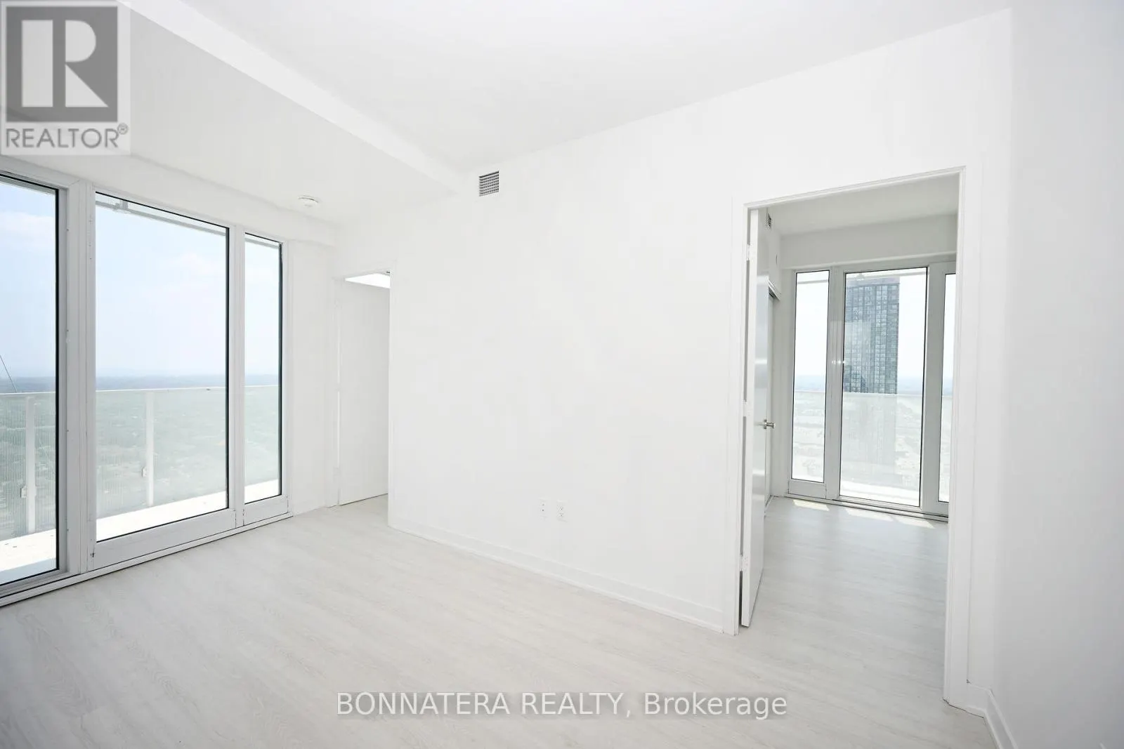 2808 - 3883 QUARTZ ROAD