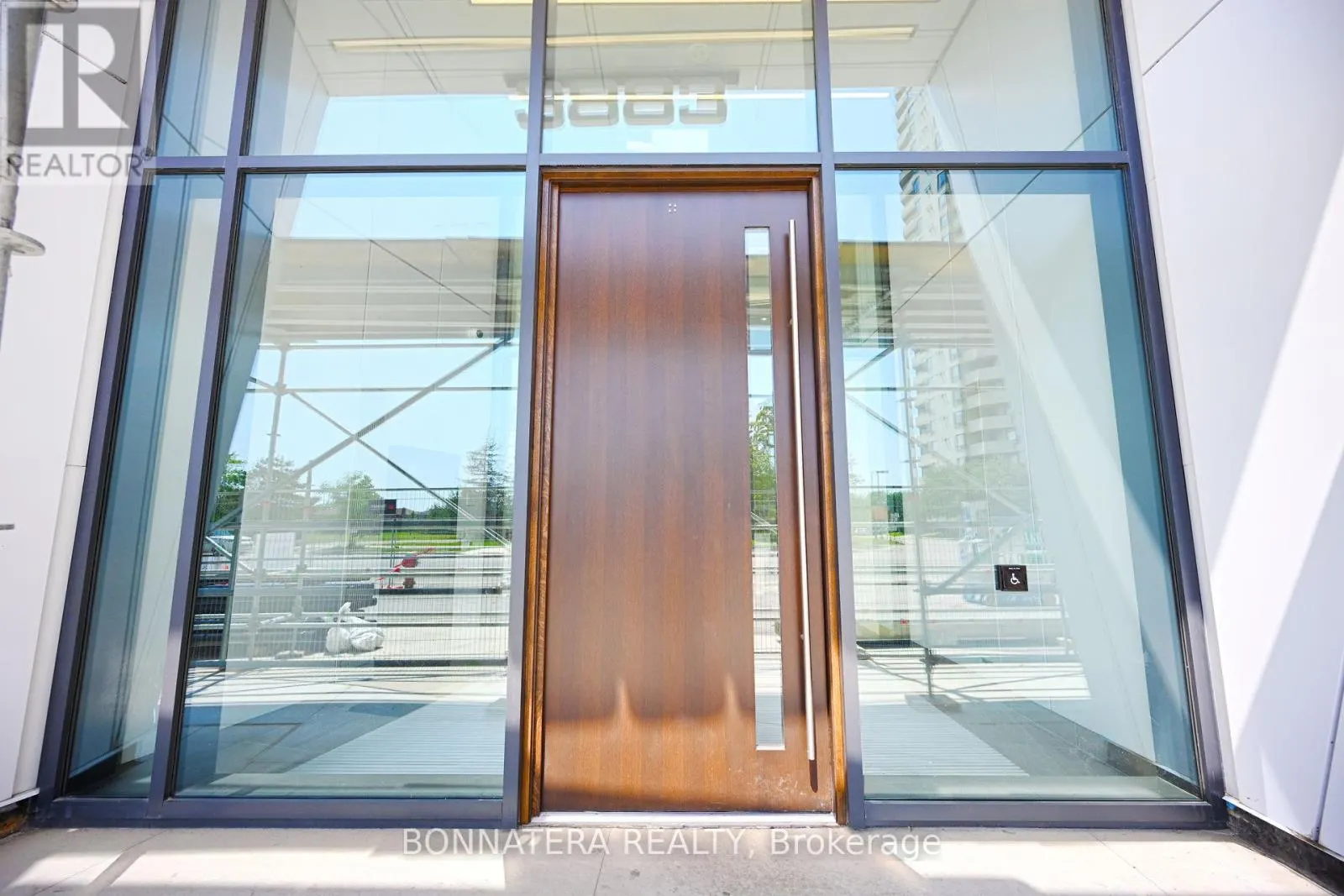 2808 - 3883 QUARTZ ROAD